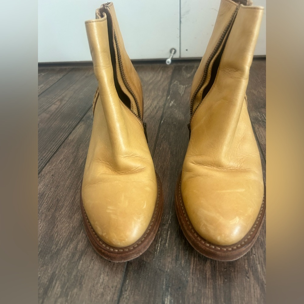 Frye Women’s Boots - Picture 2 of 5